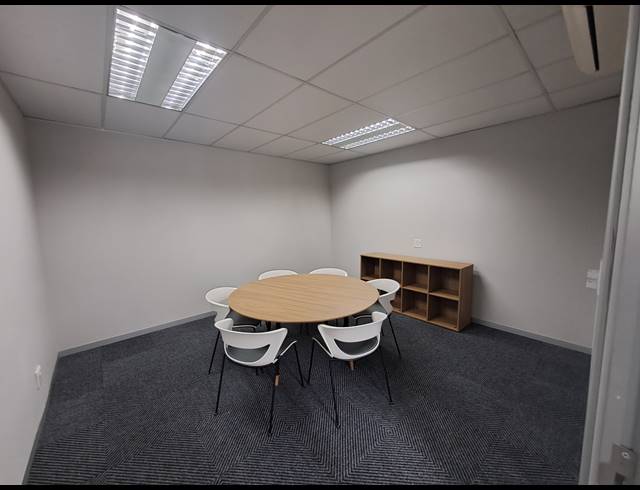 383M² OFFICE TO LET IN HYDE PARK